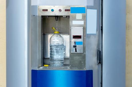 Water dispensing machine
